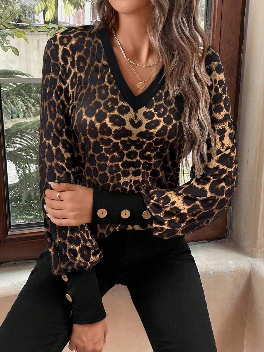 SHEIN LUNE Camiseta casual de mujer con escote en V, estampado de leopardo y parches, adecuada para otoño e invierno