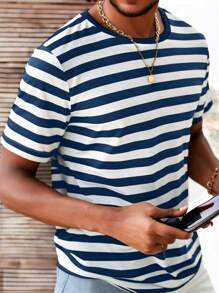 Manfinity Homme Camiseta casual de cuello redondo de manga corta con estampado de rayas para hombres