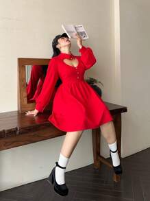 SHEIN Clasi 大码女式纯色长袖心形镂空收腰连衣裙，秋季