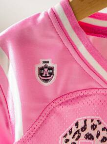 SHEIN Playful Pals 女婴婴儿豹纹印花数字图案足球球衣 T 恤，粉色和酒红色休闲运动街头服饰 - 玫紅色 - 查看 6