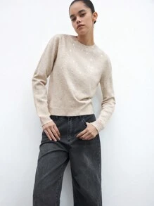 Maija Áo thun dài tay cổ tròn trễ vai màu mơ và kaki dành cho nữ có chi tiết cổ áo đính đá lấp lánh, dáng rộng thoải mái, dày dặn, phong cách đô thị mới thanh lịch & sang trọng cho mùa đông - Màu be - Xem 6