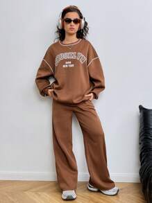 SHEIN 少女两件套/秋冬/休闲/运动/学院/棕色/针织/撞色线/口号英文印花/天鹅绒宽松运动衫和白色运动裤/运动服/返校 - 棕色 - 查看 3