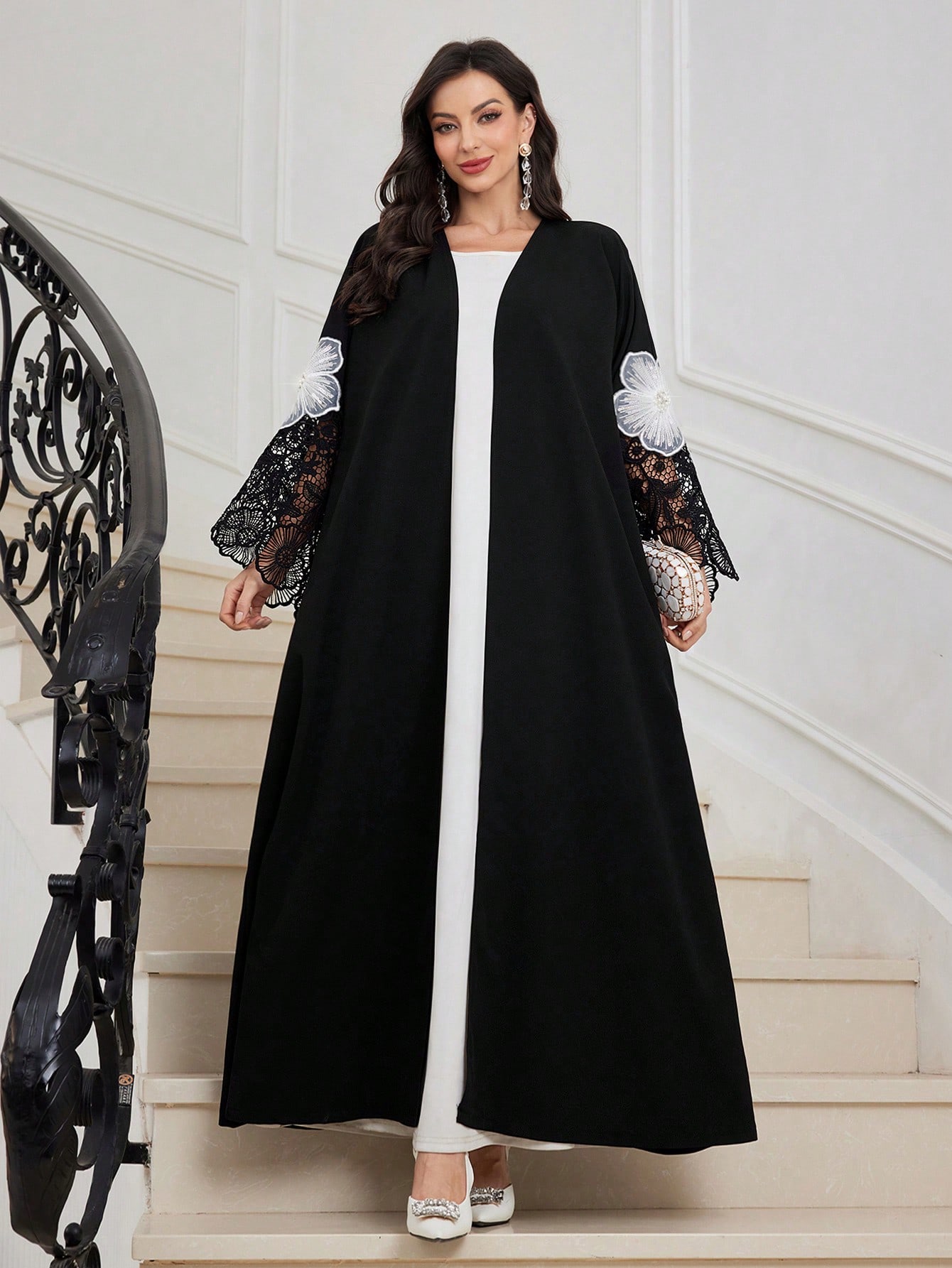 Al Najma العباءة العربية المطرزة للسيدات، قطعة واح...