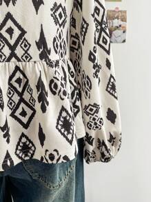 Soleia 大码女式彩色几何印花圆领前开领蝴蝶结灯笼袖荷叶边下摆拼接休闲上衣，适合假期、秋冬季 - 彩色 - 查看 7