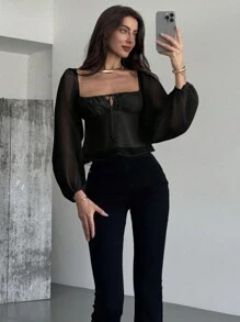 Aloruh Áo thun tay dài vải kết cấu cao thấp cổ vuông nhún eo bán trong suốt dành cho nữ - màu đen - Xem 8