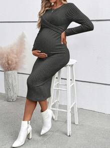 SHEIN Vestido corto casual de punto con cuello redondo y manga larga con detalle de torsión para maternidad