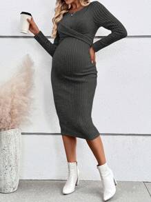 SHEIN Vestido corto casual de punto con cuello redondo y manga larga con detalle de torsión para maternidad