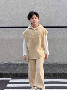 SHEIN Leap Crew 3 件套 Tween Boy 休闲宽松韩版字母 3D 压花图案 T 恤、连帽衫、背心和裤子套装，适合通勤、上学、日常和运动穿着，适合秋冬季