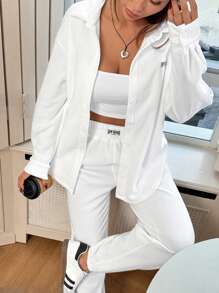 Muchica 女士针织字母贴花细节绗缝落肩白色夹克和裤子 2 件套套装