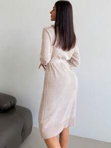 SHEIN Privé Vestido de Tricô Elegante, Reto, com Gola Dobrada, Botão, Decoração Metálica, Quente para Outono/Inverno para Mulheres - Damasco - Visão 3