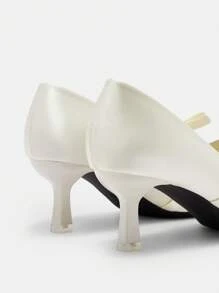 CUCCOO CURVES Damen weiße perforierte Schleife Spitze Kitten Heel elegante formelle Kleiderschuhe, breite Passform für festliche Anlässe, Hochzeit, Date Night