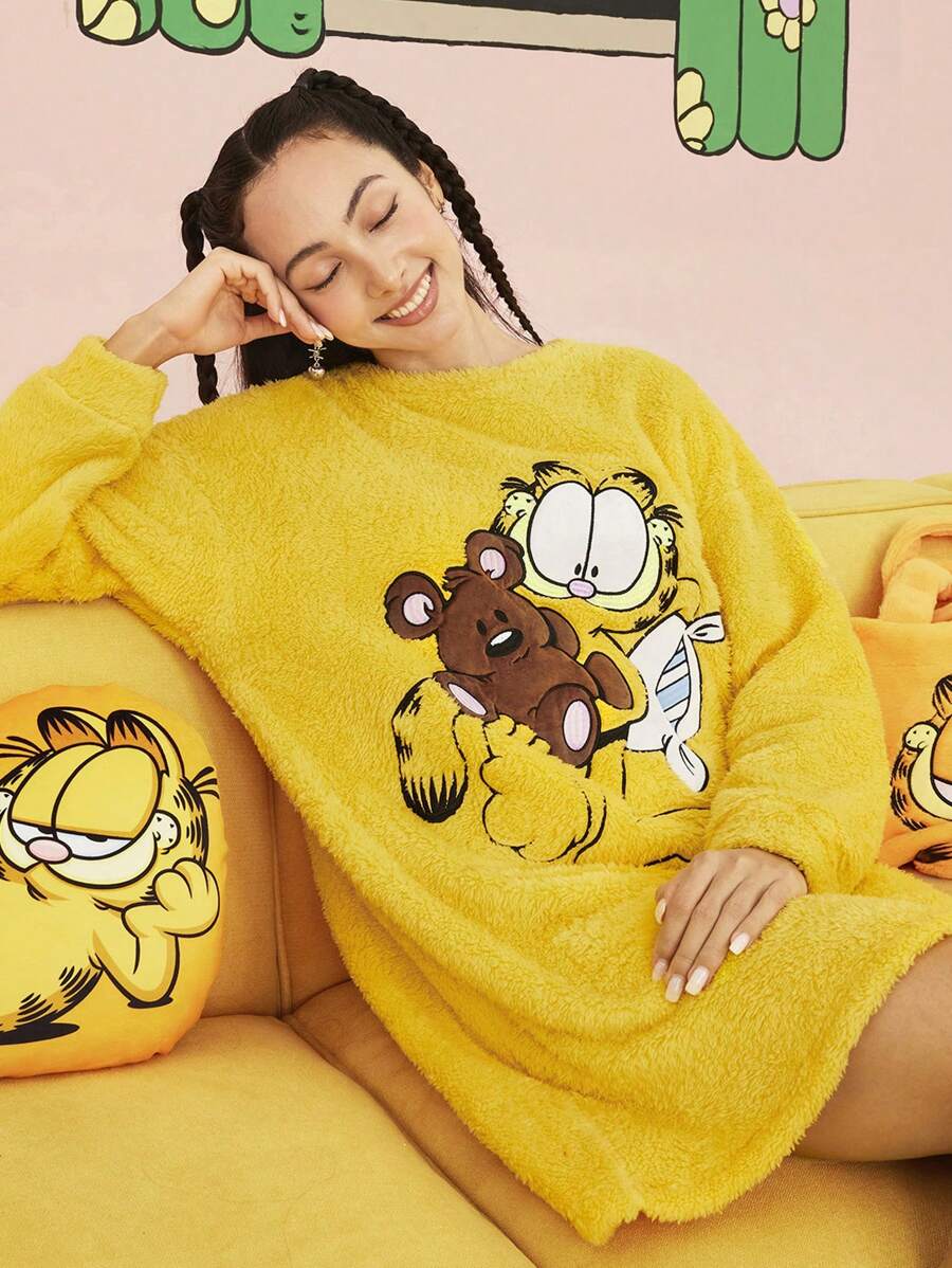 GARFIELD | SHEIN Women Yellow Christmas New Year Eve Cute Casual Embroidered Cartoon Pattern Drop Shoulder Loose Double Fleece Sleep Dress Warm Cold Weather Thermal Fluffy Winter Fleece Holiday Sleep Dress, Fall/Winter, Cozy - Yellow - View 1