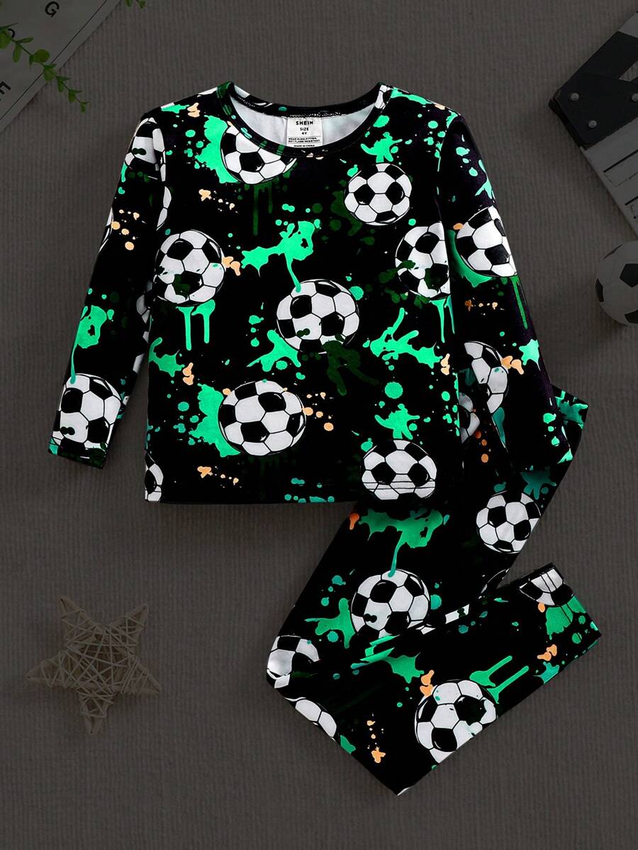 SHEIN Set de 2 piezas para niño pequeño que incluye camiseta de manga larga cuello redondo con gráfico fluorescente de fútbol ajustada y pantalón de pijama, un conjunto de ropa de dormir cómoda