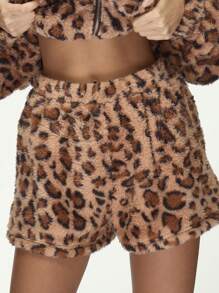 MISSGUIDED Conjunto de pijama de dos piezas con sudadera con cremallera esponjosa y pantalones cortos con estampado de leopardo - Multicolor - Ver 6