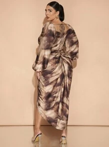 SHEIN BAE Robe de fête élégante, sexy et asymétrique avec col drapé, froncée à l'ourlet, fente et manches longues. Imprimé floral vert en satin pour les grandes tailles. Idéal pour les fêtes d'automne, d'hiver et d'Halloween.