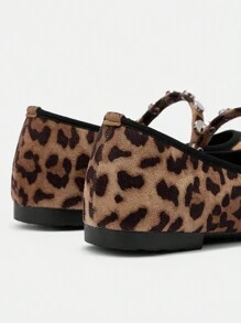 CUCCOO CURVES Plus Wide-Width White Buckle Flat Shoes, Fashionable For All Seasons For Christmas And New Year Holiday Vibe Fall And Winter