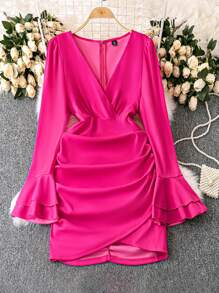 SHEIN LUNE Vestido de fiesta ajustado con cuello en V profundo y mangas acampanadas elegantes