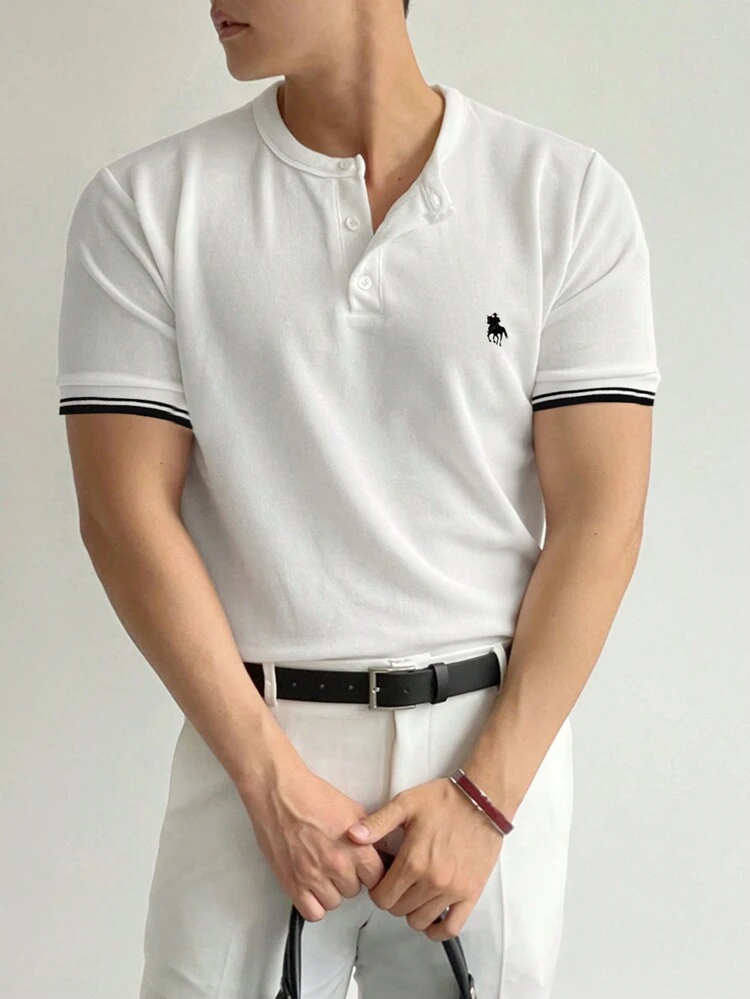 1pc Men's Summer Western Cowboy Riding Pattern Contrast Striped Trim Half Button Short Sleeve T-Shirt Business Attire