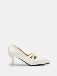 CUCCOO CURVES Damen weiße perforierte Schleife Spitze Kitten Heel elegante formelle Kleiderschuhe, breite Passform für festliche Anlässe, Hochzeit, Date Night