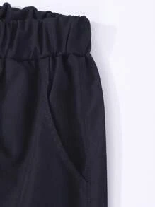 SHEIN Explorewe 2 件 Tween Girl 口号印花字母白色圆领运动衫套装搭配卡其色工装裤，时尚休闲街头装 - 黑色 - 查看 3