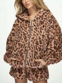 MISSGUIDED Conjunto de pijama de dos piezas con sudadera con cremallera esponjosa y pantalones cortos con estampado de leopardo - Multicolor - Ver 3