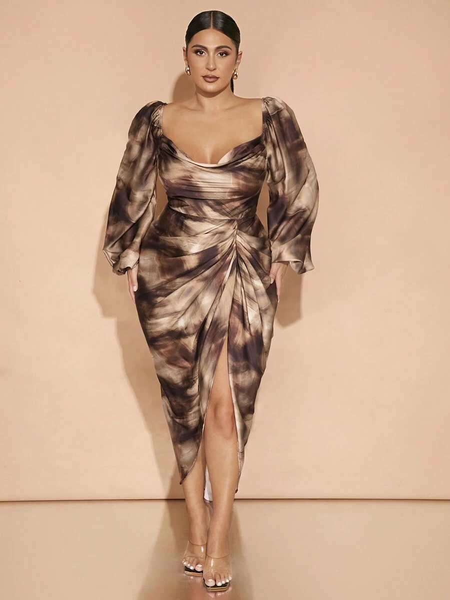 SHEIN BAE Robe de fête élégante, sexy et asymétrique avec col drapé, froncée à l'ourlet, fente et manches longues. Imprimé floral vert en satin pour les grandes tailles. Idéal pour les fêtes d'automne, d'hiver et d'Halloween.