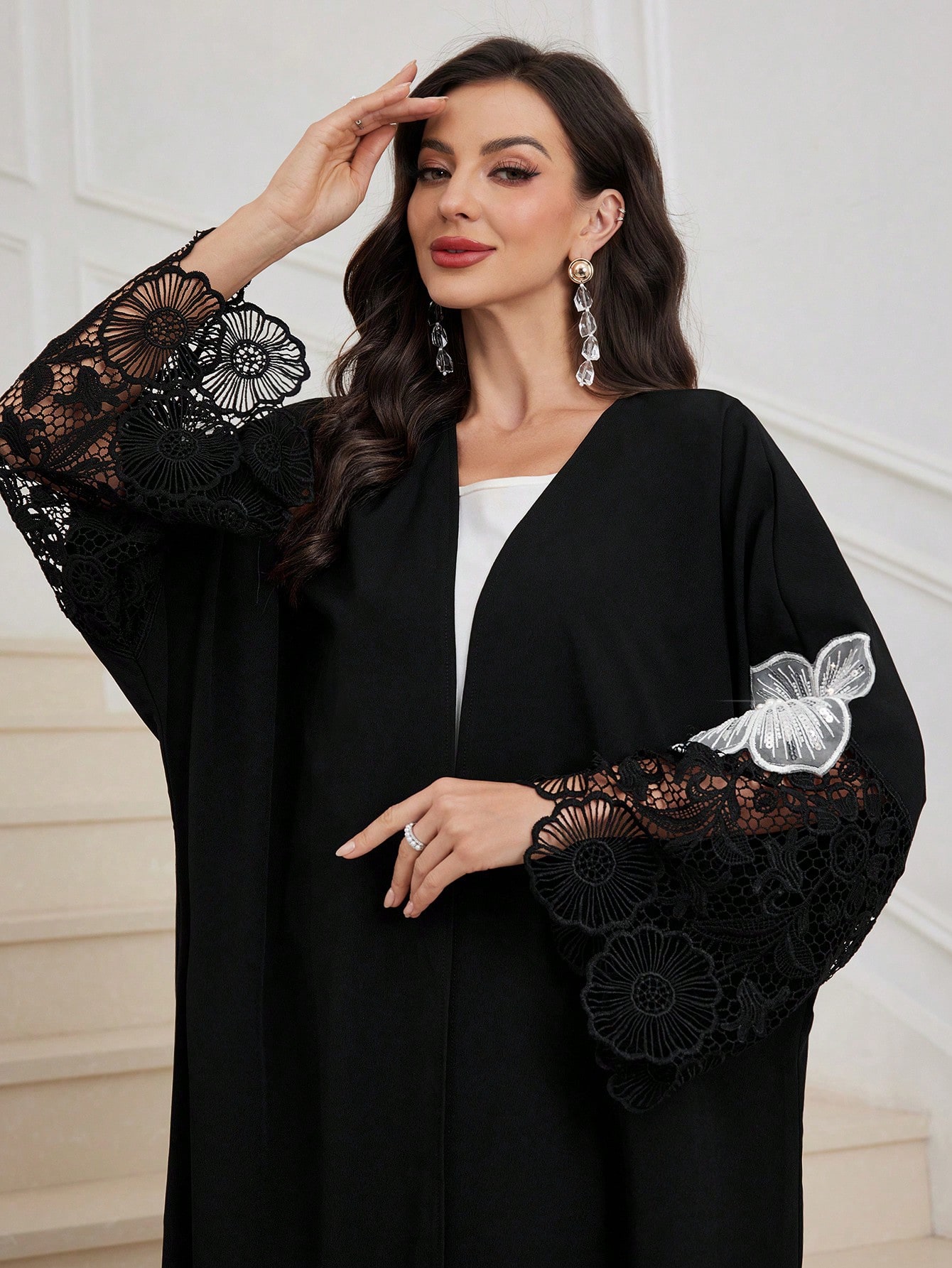 Al Najma العباءة العربية المطرزة للسيدات، قطعة واح...