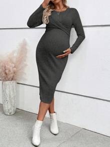 SHEIN Vestido corto casual de punto con cuello redondo y manga larga con detalle de torsión para maternidad