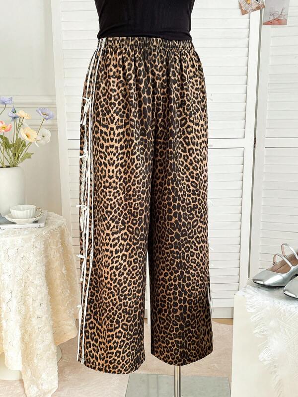 Soleia Pantaloni de damă cu imprimeu leopard din dantelă cu decor lateral
