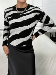 EURMUSE Women Animal Pattern Hairy Yarn Necklace Detailed Pullover - Black and White - View 5