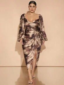 SHEIN BAE Robe de fête élégante, sexy et asymétrique avec col drapé, froncée à l'ourlet, fente et manches longues. Imprimé floral vert en satin pour les grandes tailles. Idéal pour les fêtes d'automne, d'hiver et d'Halloween.