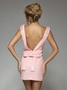 MISSGUIDED Vestido corto sin mangas con cuello en pico, detalle de lazo con lentejuelas y estilo futurista Y2K