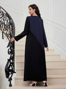 Al Najma Vestido árabe de manga larga con cuello redondo, de corte holgado, estilo color block y diseño de parches a rayas, para uso diario casual. Modesto, elegante abaya, kaftan y jalabiya.
