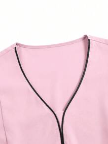 SHEIN TaskFit Women's V-Neck Short Sleeve Contrast Color Double Pockets Fashionable Casual Scrub Tops Nurse/Doctor Work Uniforms Top, Health Check Surgical Uniforms Top For Women Solid Colors Pet Grooming Work Uniforms Scrub Tops Nutritionist Work Short Sleeves Lab Work Top, Multi-Pockets Functional Work Functional Women's Top Can Be Worn On Christmas - Pink - View 3