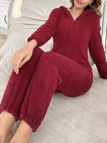 Bộ đồ liền thân nhung trùm đầu dài tay màu trơn mùa đông cho nữ có kèm trang trí tai - Màu Đỏ Sâu - Xem 4