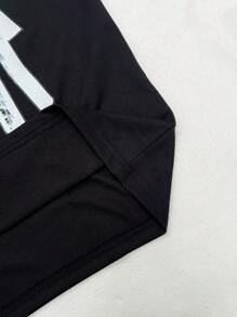 Manfinity EMRG Męska czarna koszulka z krótkim rękawem Fun Graphic Oversized Boxy Fit, prezenty dla chłopaka, odzież uliczna, prezent dla chłopaka - Czarne - Zobacz 5