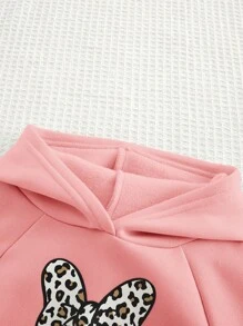 Cozy Pixies Conjunto de 2 piezas para bebé niña con sudadera con capucha con estampado de corazón y pantalones acampanados - Multicolor - Ver 5
