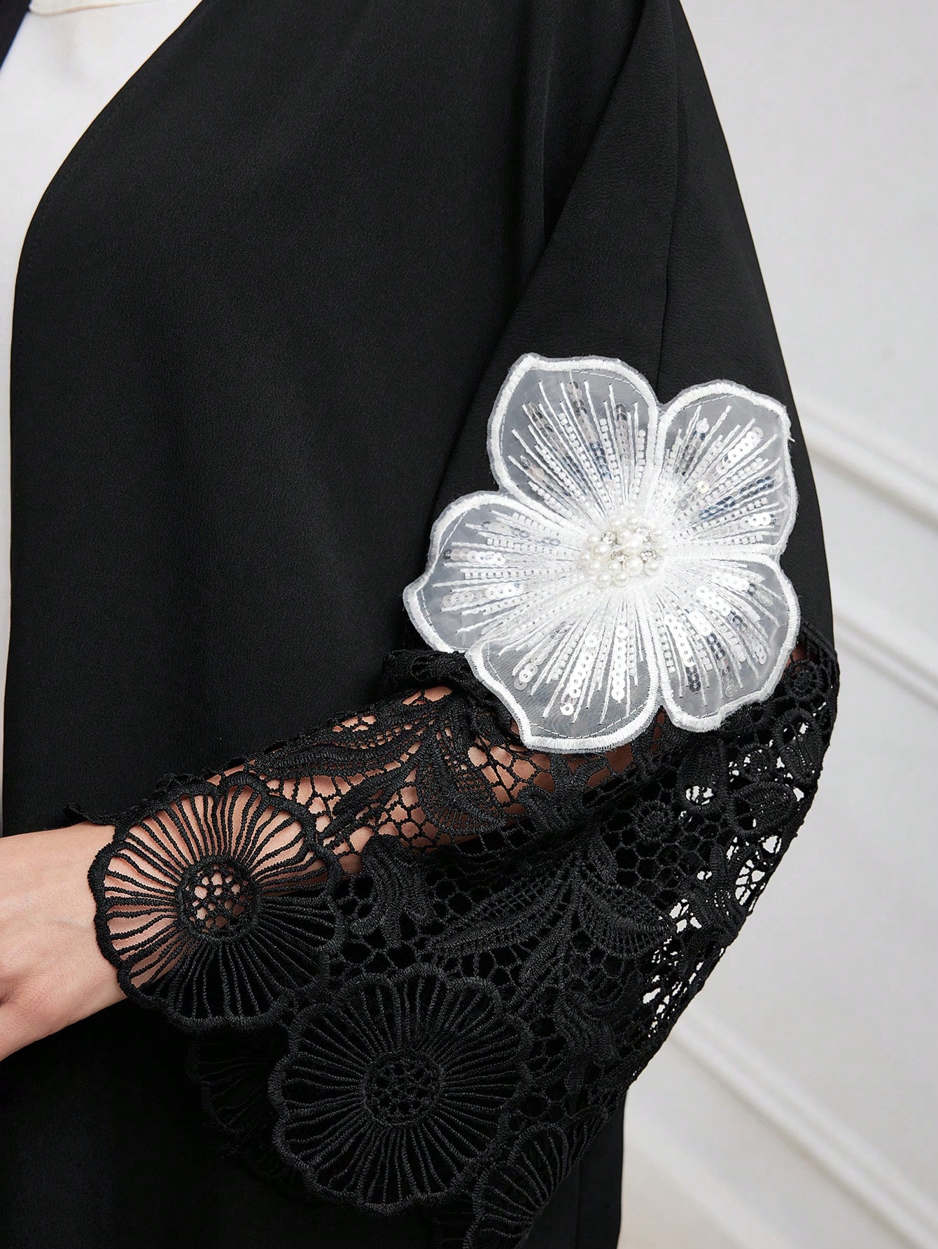 Al Najma العباءة العربية المطرزة للسيدات، قطعة واح...