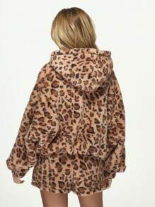 MISSGUIDED Conjunto de pijama de dos piezas con sudadera con cremallera esponjosa y pantalones cortos con estampado de leopardo - Multicolor - Ver 2