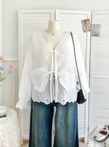 Soleia 加大码女式心形口袋孔眼刺绣喇叭袖口长袖蝴蝶结衬衫，冬季度假装 - 彩色 - 查看 3