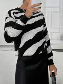 EURMUSE Women Animal Pattern Hairy Yarn Necklace Detailed Pullover - Black and White - View 3
