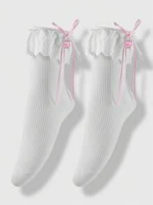 ROMWE Kawaii 1 paire de chaussettes hautes élégantes, douces et chaudes au style gothique lolita. Modèle à rayures verticales noires avec nœud papillon cerise, modèle à rayures verticales blanches avec nœud papillon fraise. Convient aux femmes, tenue quotidienne, emballage en boîte cadeau.