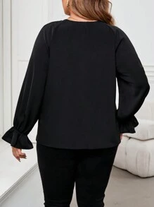 SHEIN Clasi 大码女式弹力荷叶边袖口和领口镂空衬衫，优雅适合日常、商务和休闲，秋冬 - 黑色 - 查看 2