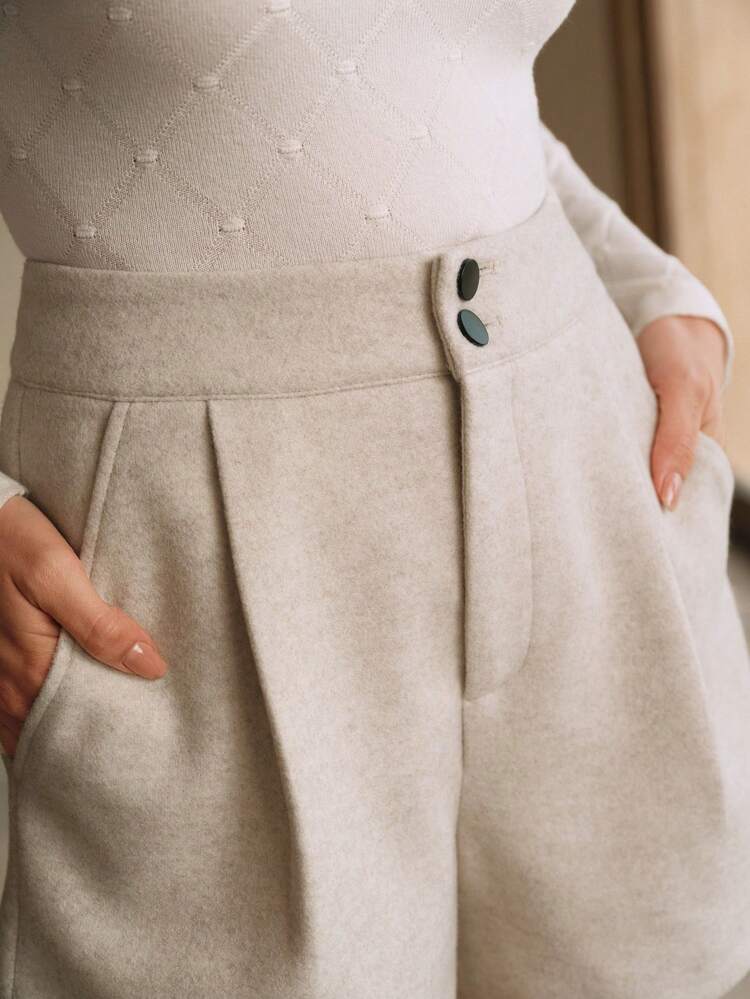 Elegant Women Shorts, Fashionable For Commute