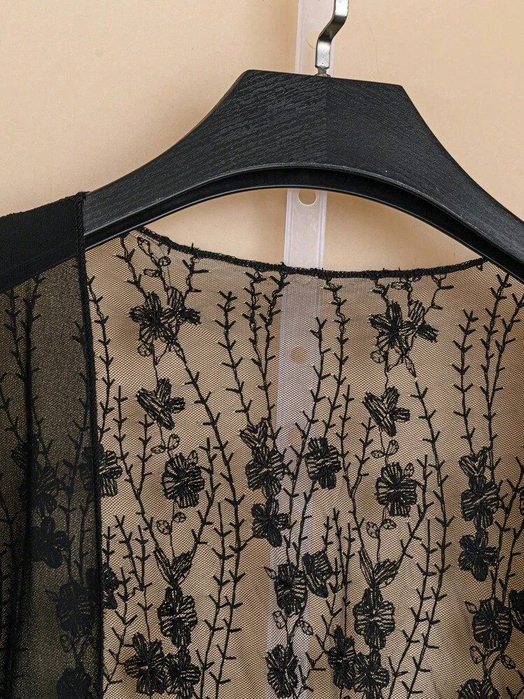 SHEIN LUNE CURVE Blusa informal para mujer de talla grande en unicolor con contraste de encaje - Negro - Añade 5