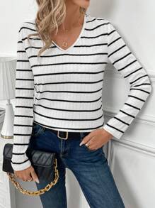 SHEIN Frenchy 蕾丝拼接条纹印花V领长袖T恤，保暖舒适，适合通勤、休闲、日常居家穿着，也适合新年、感恩节、冬季等场合。 - 黑與白 - 查看 5