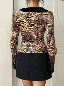 SHEIN Essnce Blusa de mujer con estampado de leopardo, estampado animal, parche y borde de piel sintética con lazo delantero, camisa de terciopelo para uso casual diario en otoño