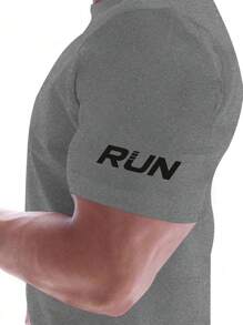 SHEIN Fitness 男友风男士字母和牛头印花圆领短袖运动T恤，男士健身T恤，健身衫运动上衣透气