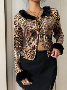 SHEIN Essnce Blusa de mujer con estampado de leopardo, estampado animal, parche y borde de piel sintética con lazo delantero, camisa de terciopelo para uso casual diario en otoño