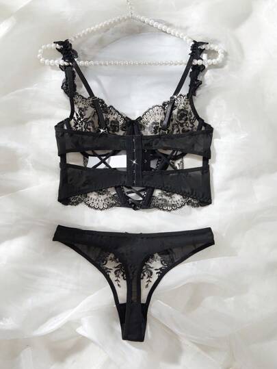 Myrelith Women Mesh Contrast Minimalist Verleidelijke See Through Geborduurde Outfit view 2